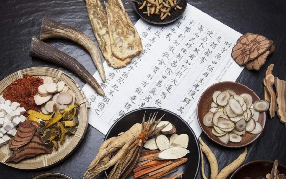 在西醫盛行的時代，是誰又扶正了泰山靈芝的國藥地位？